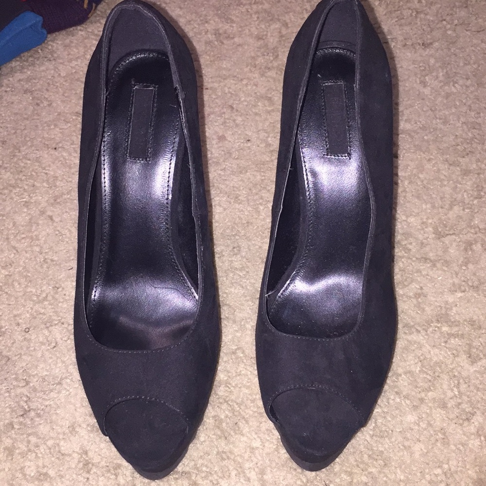 Black Suede peep toe heels 💕